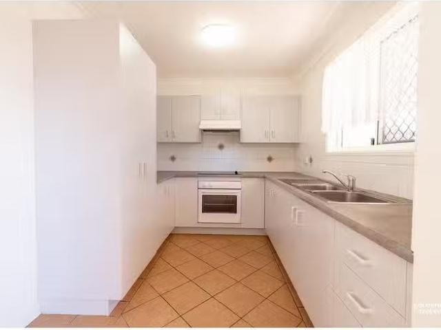 Cozy 2/173 Kerrigan Street, Frenchville, QLD 4701