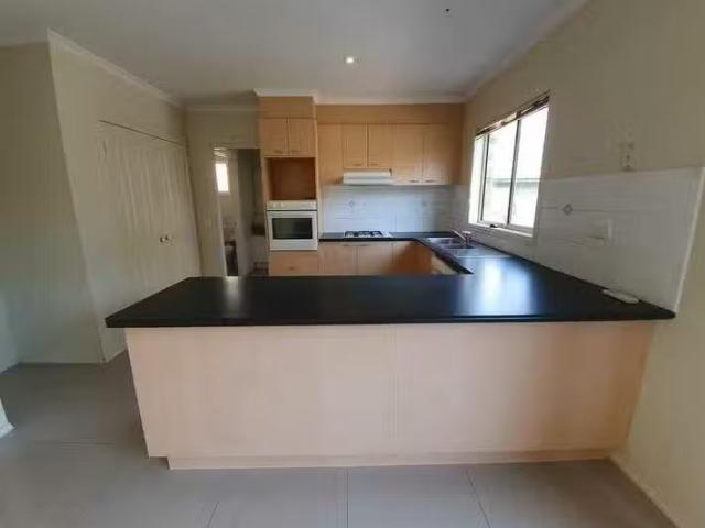 Cheap 2/18 Westbrook Street, Chadstone, VIC 3148