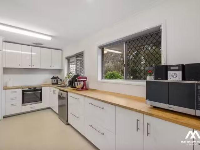 For Rent! 2194 Wynnum Road, Wynnum QLD 4178