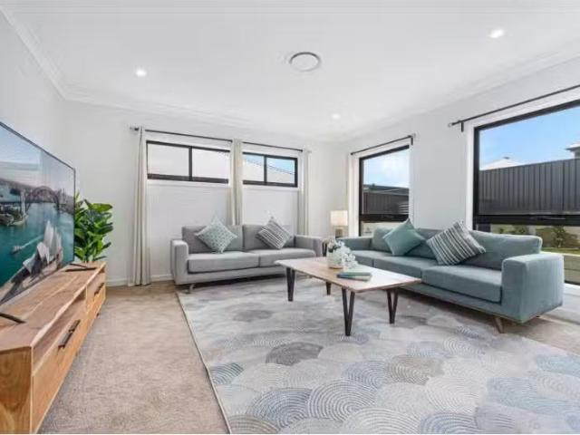 Cheap 21 Myakka Way, Leppington House for rent Listed by Rent.