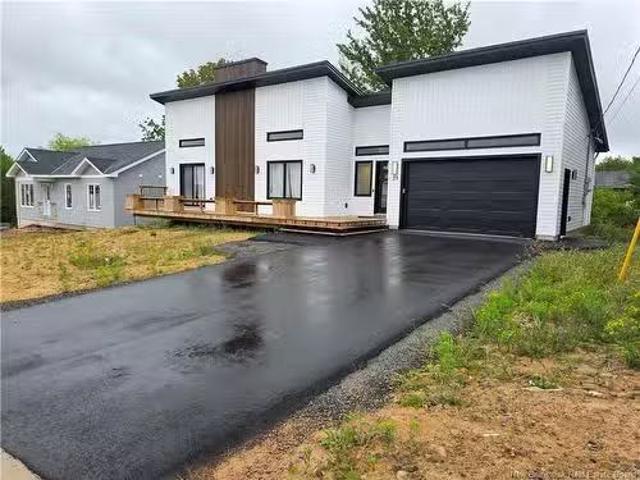 Charming 21 Orin Dr, Riverview, NB, E1B 4X1 house for lease.