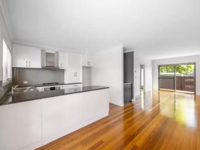 Cheap 21 Edgar Street, Wendouree VIC 3355 House For Lease