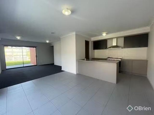 For Rent! 21 Peachtree Drive, Drouin, VIC 3818