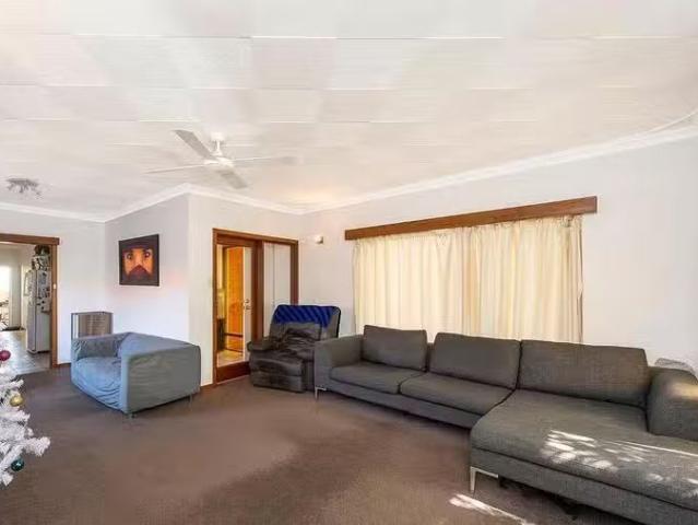 Cozy 21 Waikiki Road, Safety Bay, WA 6169