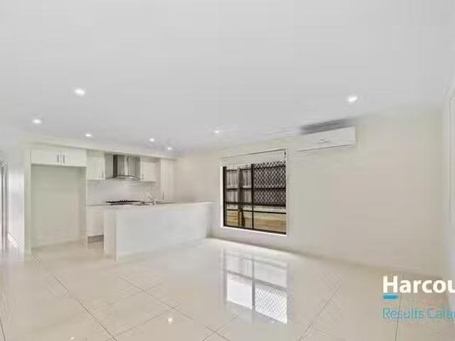 Charming 21 Weedbrook Street, Park Ridge, QLD 4125