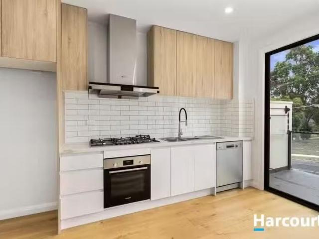 Unique 2/23 Braeside Avenue, RINGWOOD, VIC 3134 House for Rent