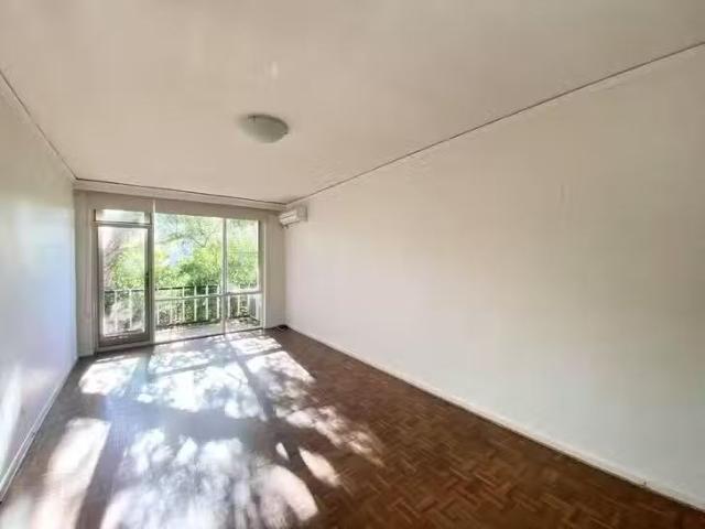 Deal! 2/200 Glen Eira Road, Elsternwick, VIC 3185