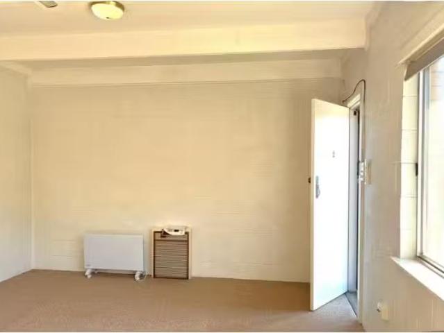 Just in! 2/201 Plummer Street, South Albury Apartment for rent.