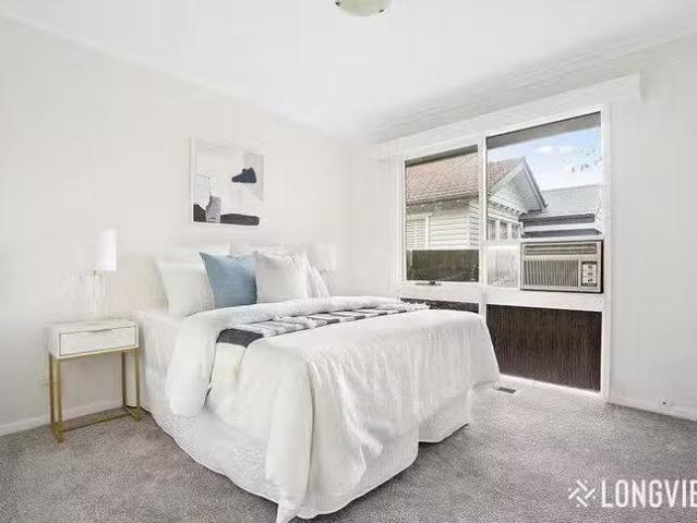 Cheap 2/20 Cremorne Street, Balwyn, VIC 3103