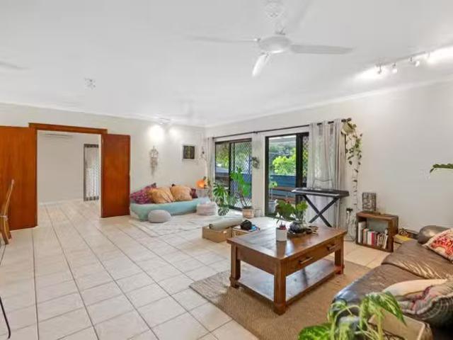 Unique 2/21 Endeavour Road, Clifton Beach, QLD 4879