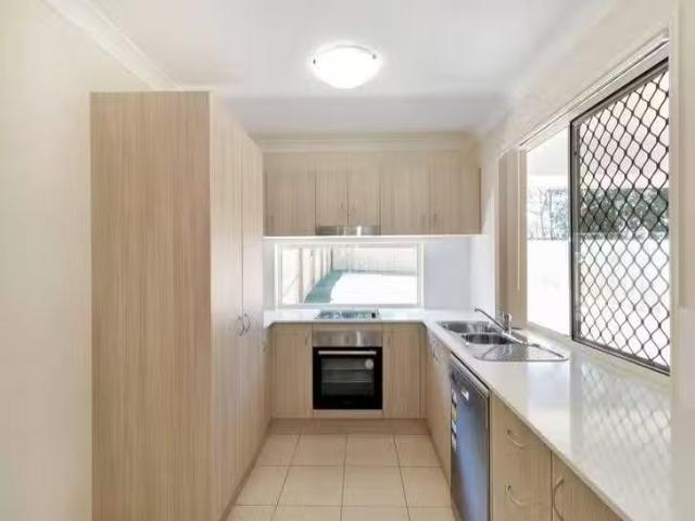 New 2/22 Lagoona Court, Churchill, QLD 4305