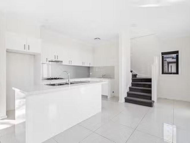 Rental! 2/22 Maria Drive, Langwarrin, VIC 3910