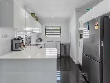 Nice 2/27 Manson Parade, Yeronga, QLD 4104