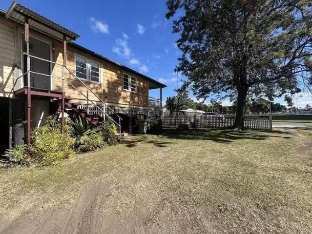 Unique 2/27 Pine Street, North Ipswich, QLD 4305