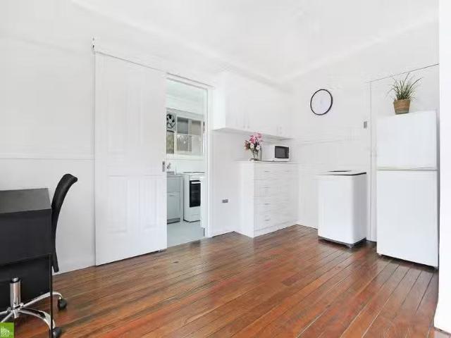 For Rent! 2/27 Porter Street, North Wollongong Apartment for r.