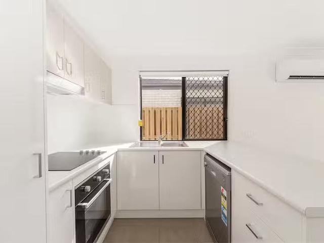 Nice 2/25 Appian Way, Loganlea, QLD 4131