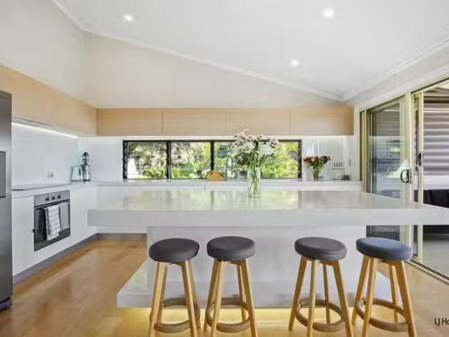Deal! 2/28 Foothill Street, Elanora, QLD 4221