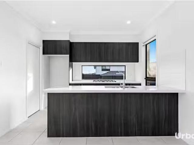 Rental! 22 Andromeda Parkway, Box Hill House for rent Listed.
