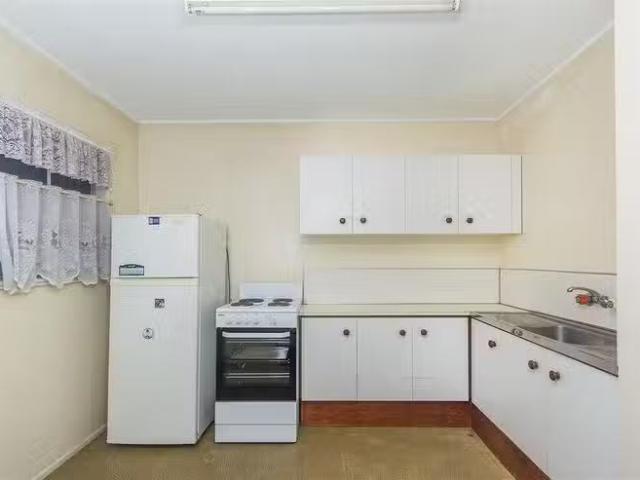 Charming 2/2 Bankside Street, Nathan, QLD 4111