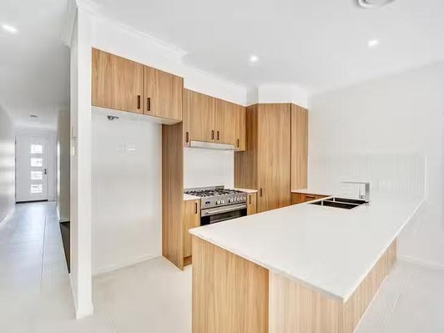 Cozy 22 Laura Street, Cleveland, QLD 4163