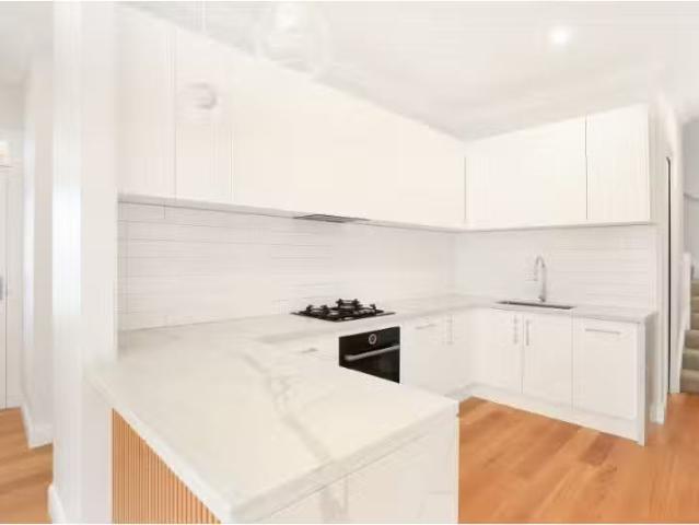 Cheap 22 Toolijooa Street, Tullimbar Townhouse for rent Liste.