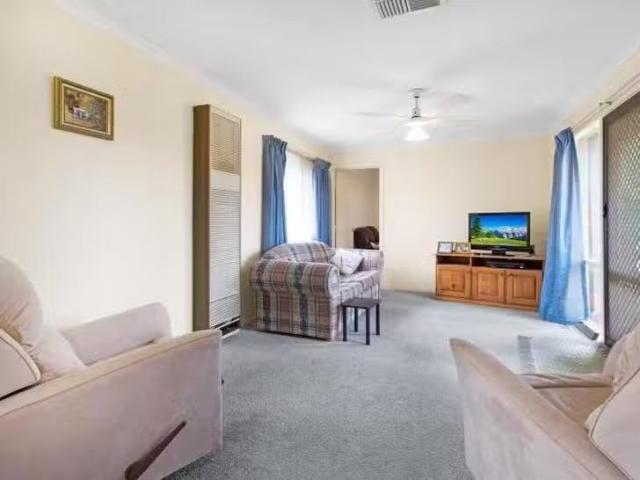 Cozy 22 Wills Road, Melton South, VIC 3338