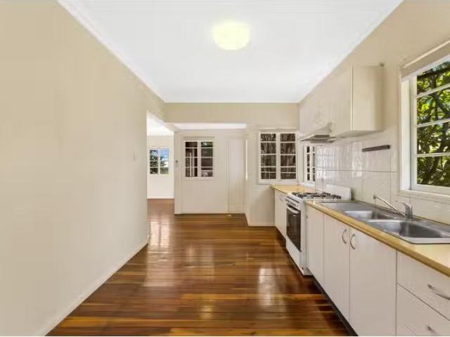 Cheap 22 Wonga Street, Harlaxton House for rent Listed by Tor.