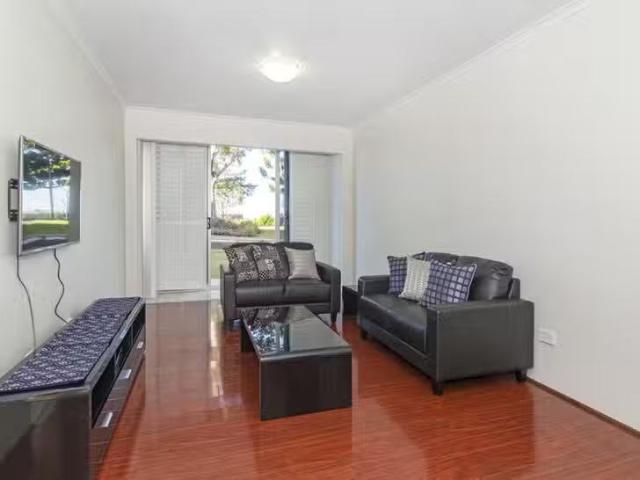 Charming 2/33 35 Tourist Road, East Toowoomba, QLD 4350
