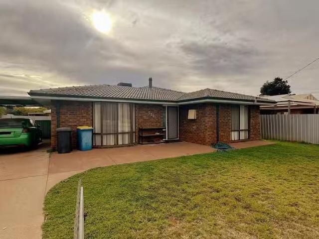 Unique 230A Collins Street, West Lamington, WA 6430
