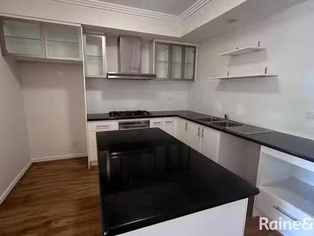 Unique 2/32 The Crescent, Midland, WA 6056
