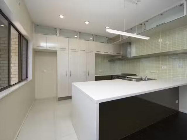 Cheap 2/330 Stanley Street, North Ward, QLD 4810
