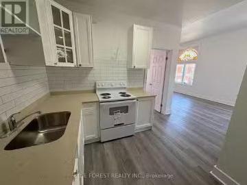 House to rent in Elgin, Ontario - Parking