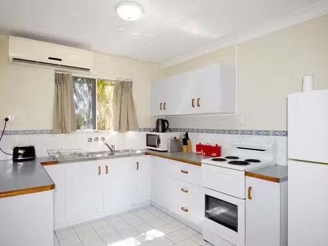 Charming 2/38 Yarroon Street, Gladstone Central, QLD 4680
