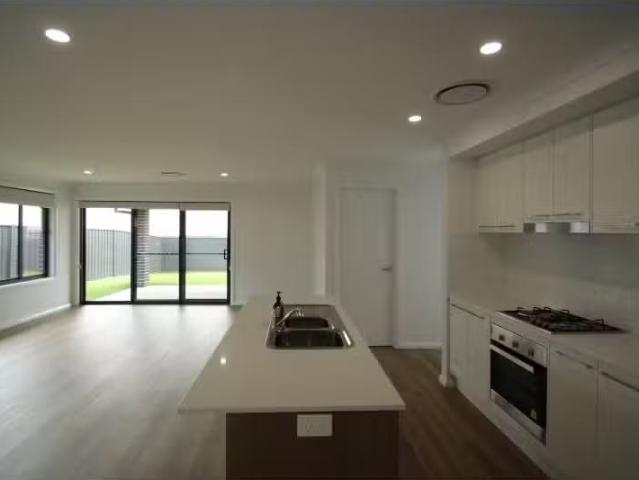 Just in! 23 Applebox Drive, ORANGE House for rent Listed by P.