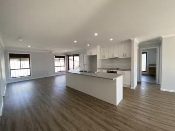 Just in! 2/3 Bowerbird Court, THURGOONA Townhouse for rent Li.