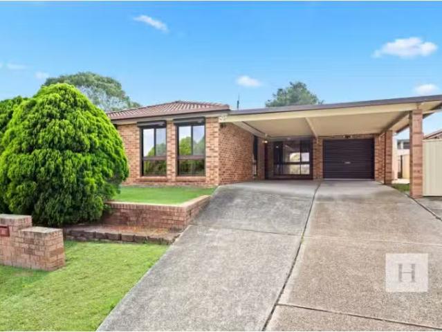 Charming 23 Glading Cl, Lake Haven House for rent Listed by R.