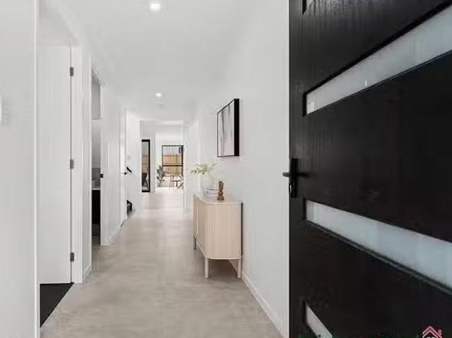 Cozy 23 Knightsbridge Street, Pallara, QLD 4110