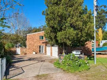 For Rent! 2/3 Pirralea Parade, NELSON BAY Townhouse for rent.