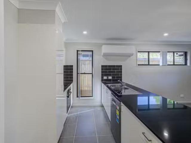 Cheap 23 Raven Court, Park Ridge, QLD 4125