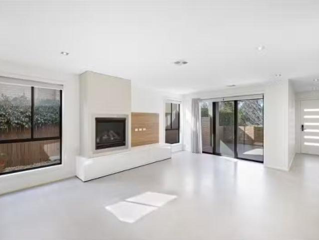 Cozy 23 Ray Ellis Crescent, Forde House for rent Listed by Co.