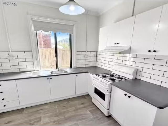 Charming 23 Roy Street, Lithgow House for rent Listed by Varu.