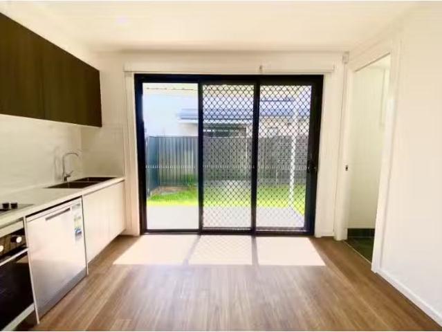 Charming 23 Taggerty Glade, Marsden Park Townhouse for rent L.