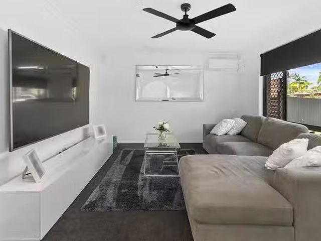 Charming 23 Whitcomb Street, Hillcrest, QLD 4118