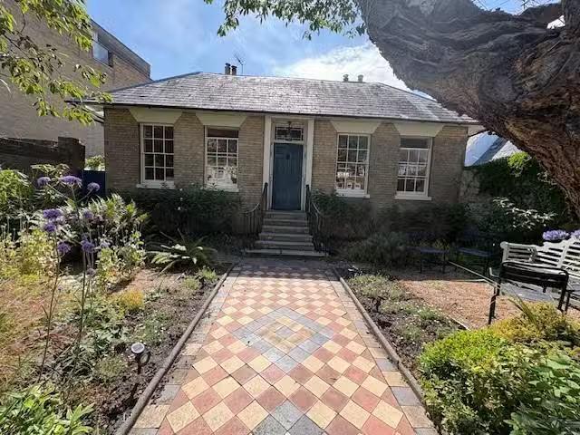 Nice 2 BA 3 bedroom detached house for rent in Stade Street, H.