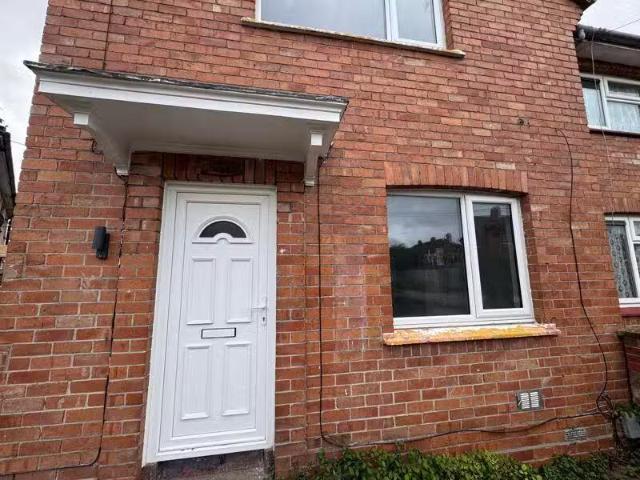 For Rent! 2 BA 3 bedroom end of terrace house for rent in Blak.