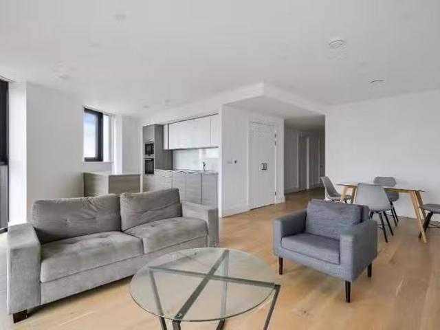 New 2 BA 3 bedroom flat for rent in Kingsland High Street, Lon.