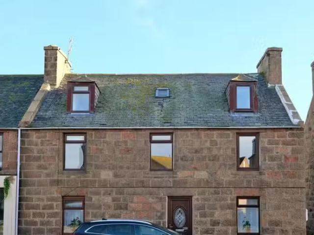 Charming 2 BA 3 bedroom flat for rent in North Street, Peterhe.