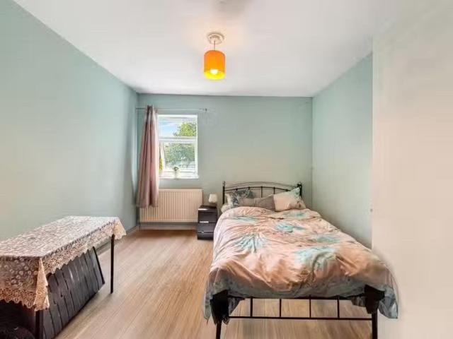 Charming 2 BA 3 bedroom flat for rent in Radnor Road, Harrow.