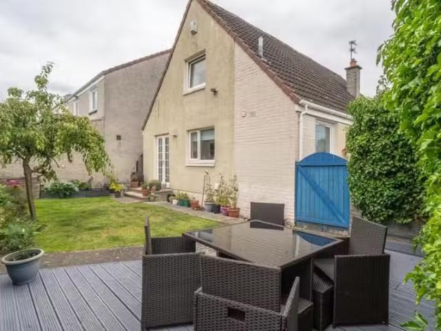 Just in! 2 BA 3 bedroom house for rent in Mortonhall Park Loan.