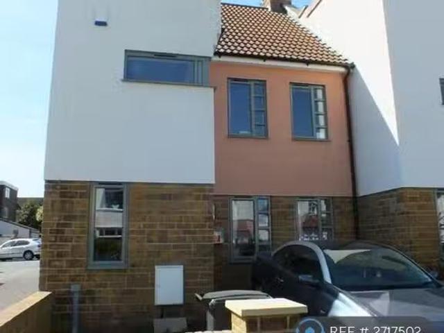 Deal! 2 BA 3 bedroom semi detached house for rent in Charlecom.